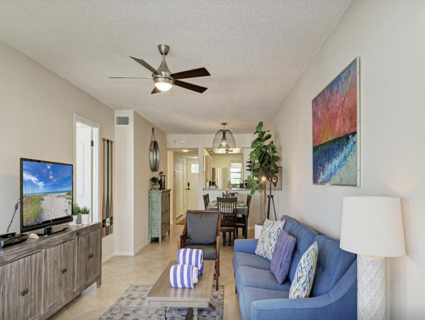 Holmes Beach Stunning Vacation Condo
